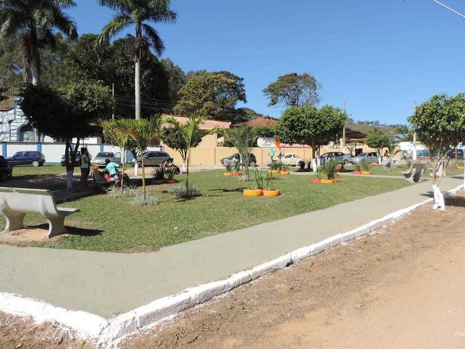 Prefeitura Municipal de Ubá Comunidade da Barrinha recebe uma nova escola